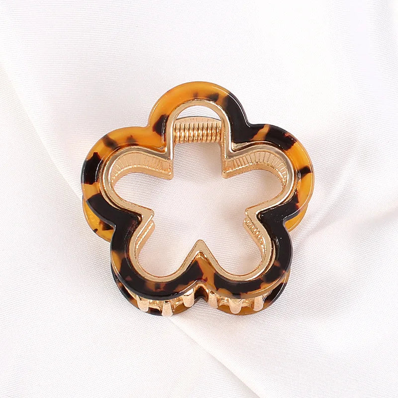 Geometric Flower Hollow Hair Claw